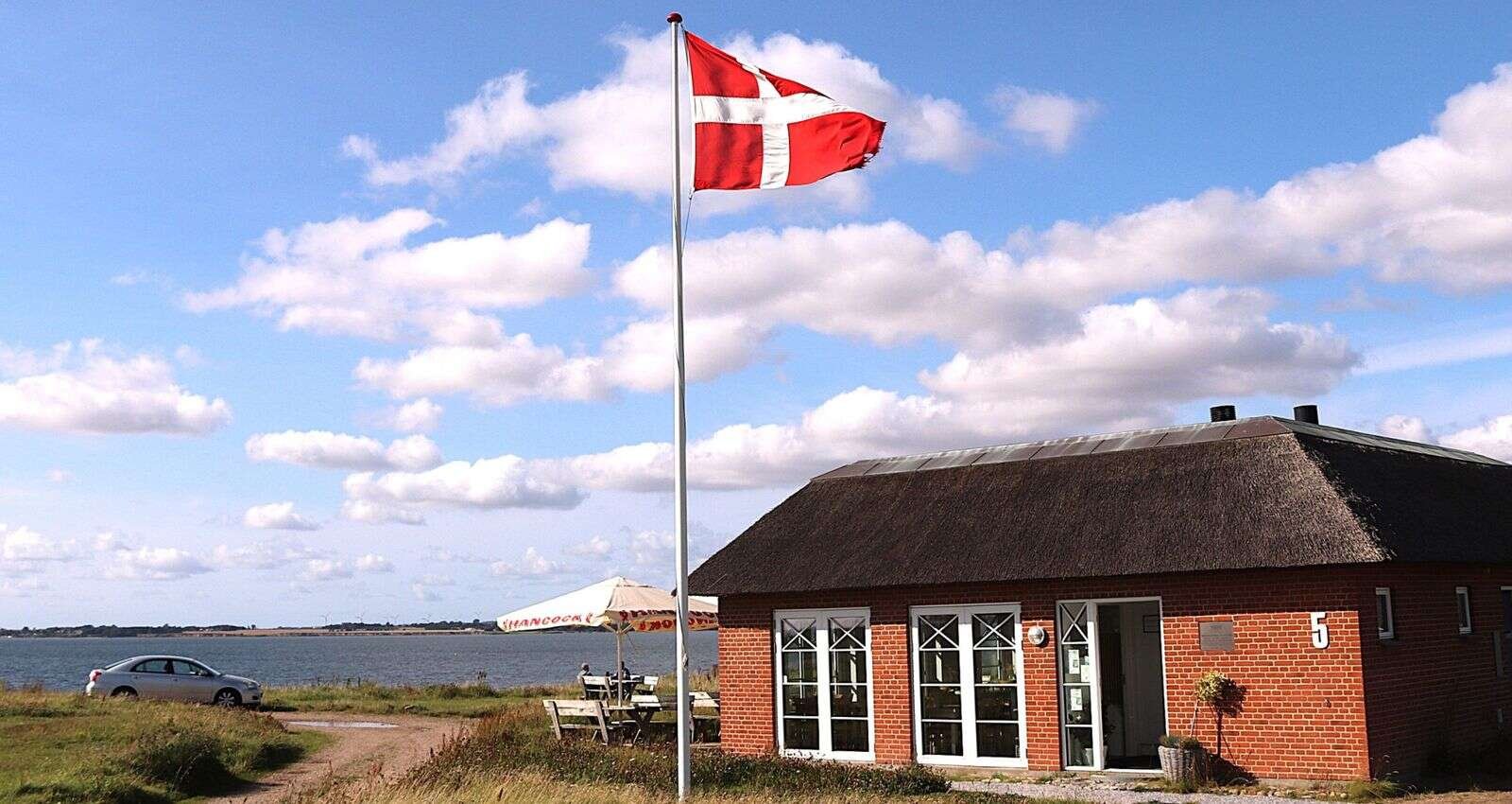 Pavillonen ved Knud Strand har udsigt til Jegindø og Mors. Foto: cvm