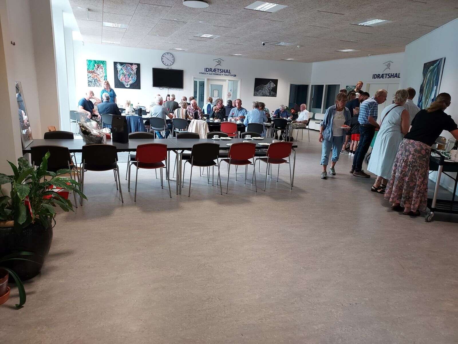 Det officielle program bød på fælles kaffebord. Privatfoto