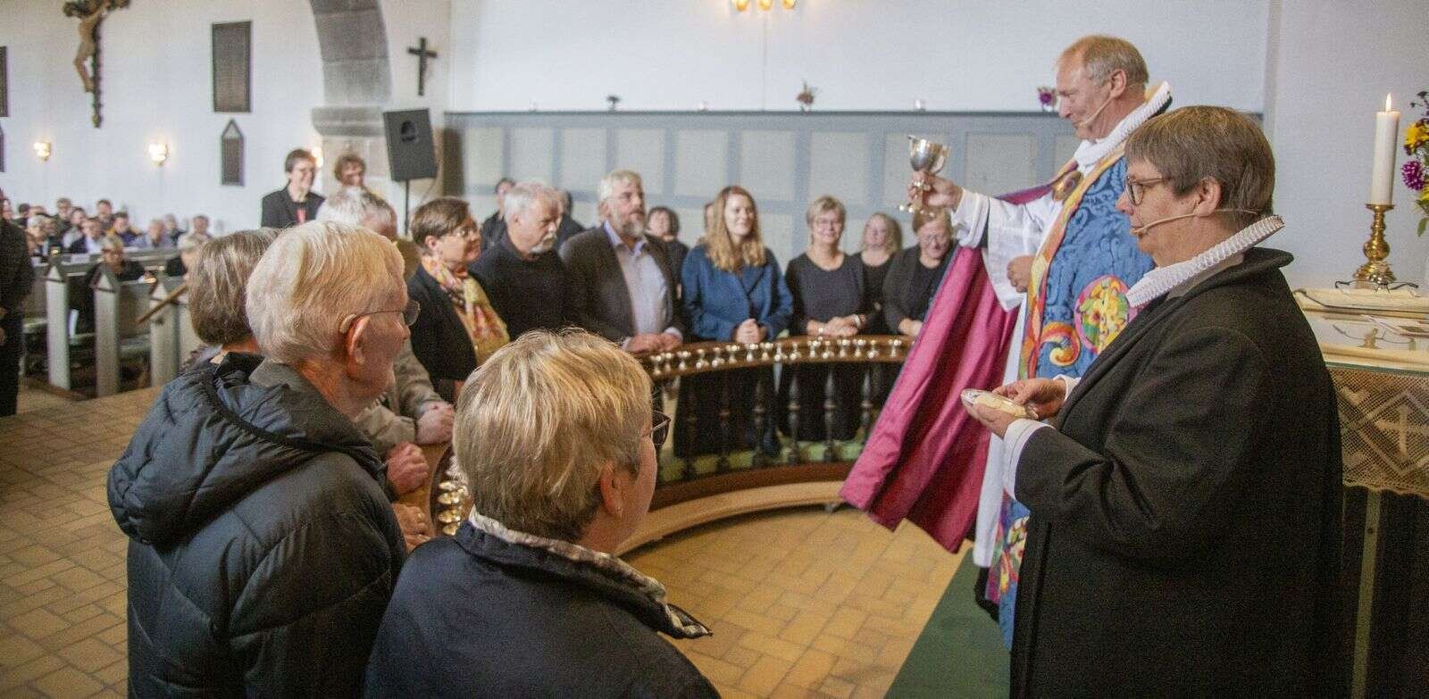 Festgudstjenesten blev varetaget af sognepræst Laila Hansen og biskop Henrik Stubkjær. Foto: Jan Sand