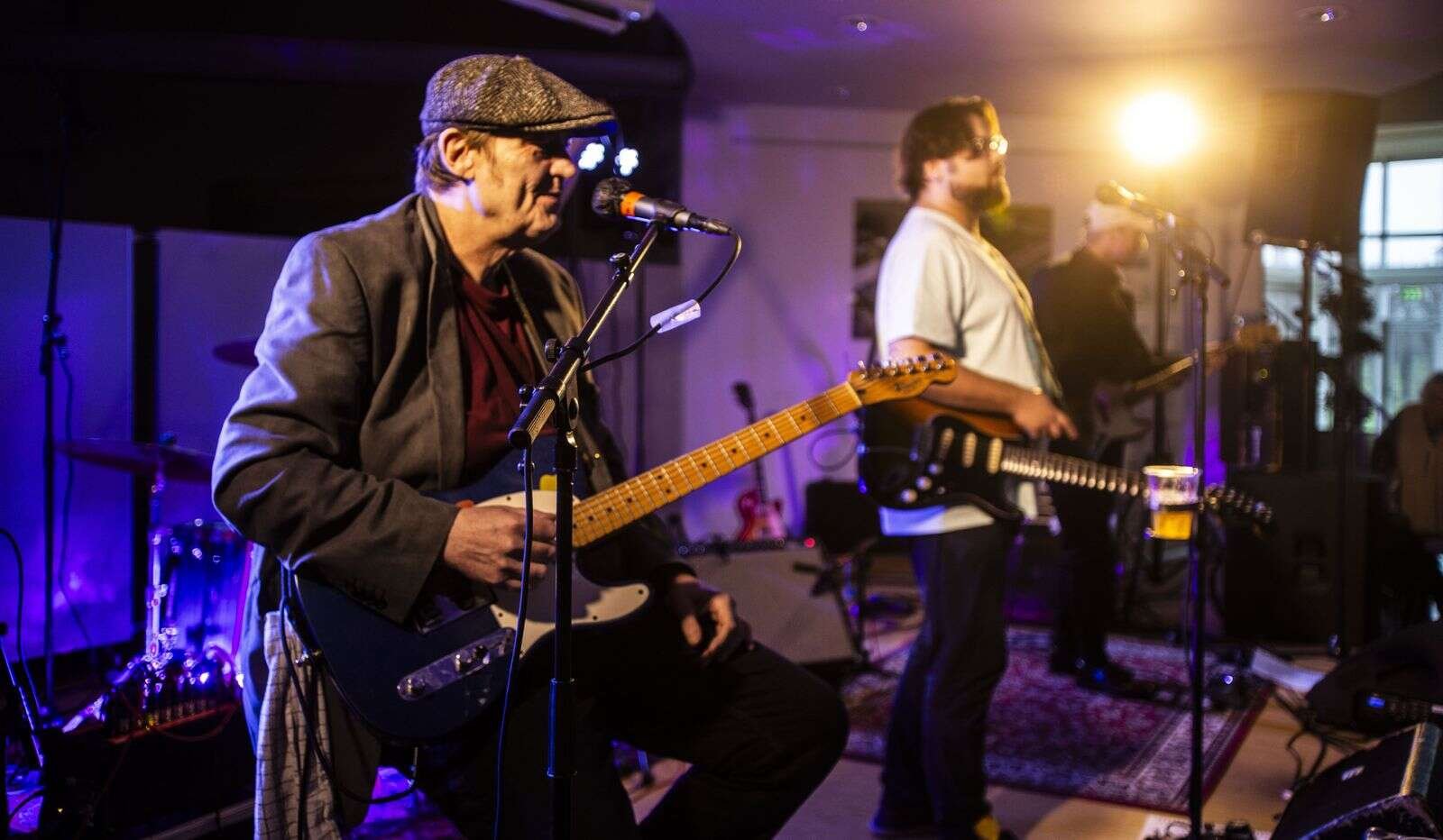 Forsangeren i »Rabalder« har en vis lighed med Kim Larsen. Foto: Jan Sand