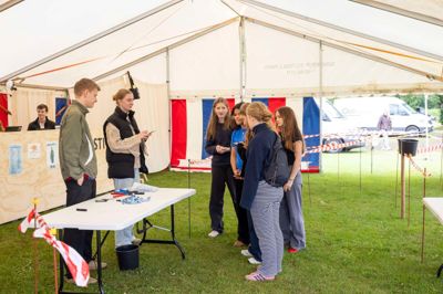 Omkring 3000 besøgende deltog i Å-festivalen, der blev holdt i pinsen. I år overgår festivalen tidligere år med det indsamlingsbeløb, der netop er offentliggjort.