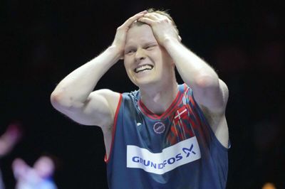Anders Antonsen startede skidt, men slog alligevel Shi Yuqi i semifinalen i Jakarta.