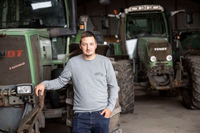 27-årige Tobias Sloth Larsen har interesseret sig for traktortræk i mange år, og han er formand for Landstraktortrækudvalget under Landboungdom og blandt andet med til at uddanne dommere i traktortræk.