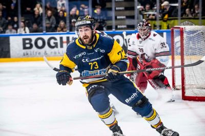 Blue Fox-slideren Joachim Linnet får Folkebladets tre stjerner for et smukt mål og en stærk præstation mod Herlev Eagles. Hvem synes du, der fortjener stjernerne?
