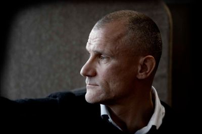 Pilen har kun peget én vej, siden Peter Sand blev ansat som fodbolddirektør i januar. Men i den seneste måned har det været »tungt«, medgiver FCM-direktøren.