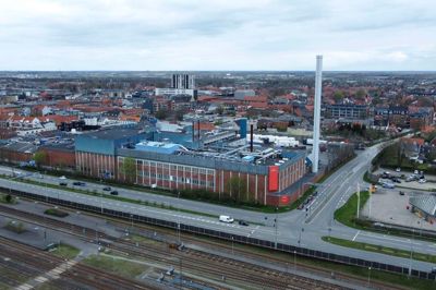 1200 stillinger bliver nedlagt hos Danish Crown, der lukker slagteriet i Ringsted. Det betyde, der kan skabes op mod 300 nye stillinger i Horsens, Herning, Vejen og Blans ved Sønderborg - heraf cirka 100 i Herning.