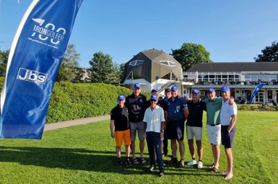 Ni Herning-golfspillere gennemførte udfordringen med 100 golfhuller på én dag. Seks spillere tog alle huller på egen hånd, mens tre gennemførte sammen som et hold. Foto: Privatfoto