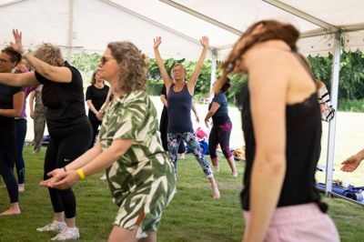 Der var intuitiv dans på programmet, da Folkebladets fotograf lagde vejen forbi yoga- og bevægelsesfestivalen.