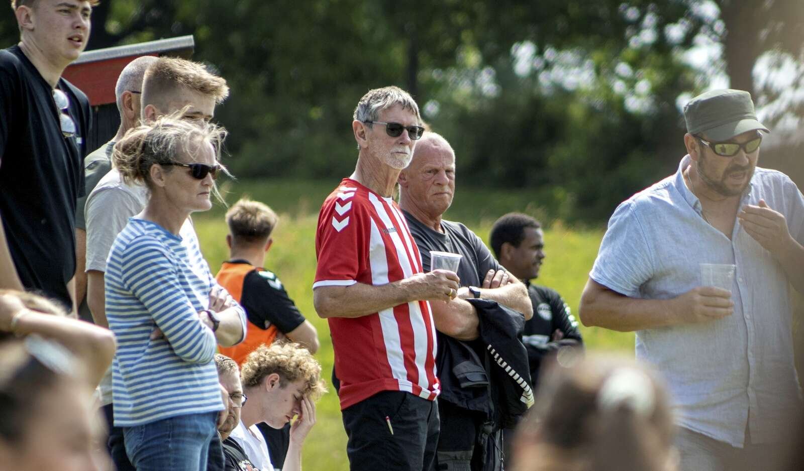 Formand for Sparkær IF Hans Peter Johansen var som altid på plads på lægterne i den rød/hvide klubtrøje.