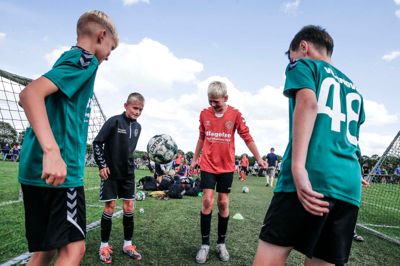 Regnen kommer ikke under Vildbjerg Cup i år til at spille nogen særlig stor rolle, lover DMI.