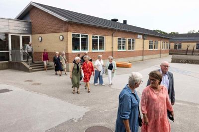 Kan du huske ...? Er du ikke ...? Og så var der også dengang ... Hvad var det nu, ham matematiklæreren hed ...? Spørgsmål var der mange af - næsten lige så mange, som der var gensynsglæde og grin, da 28 tidligere elever på Lind Skole vendte retur for at fejre, at det i år er 50 år siden, de i 1975 afsluttede realeksamen eller 10. klasse.