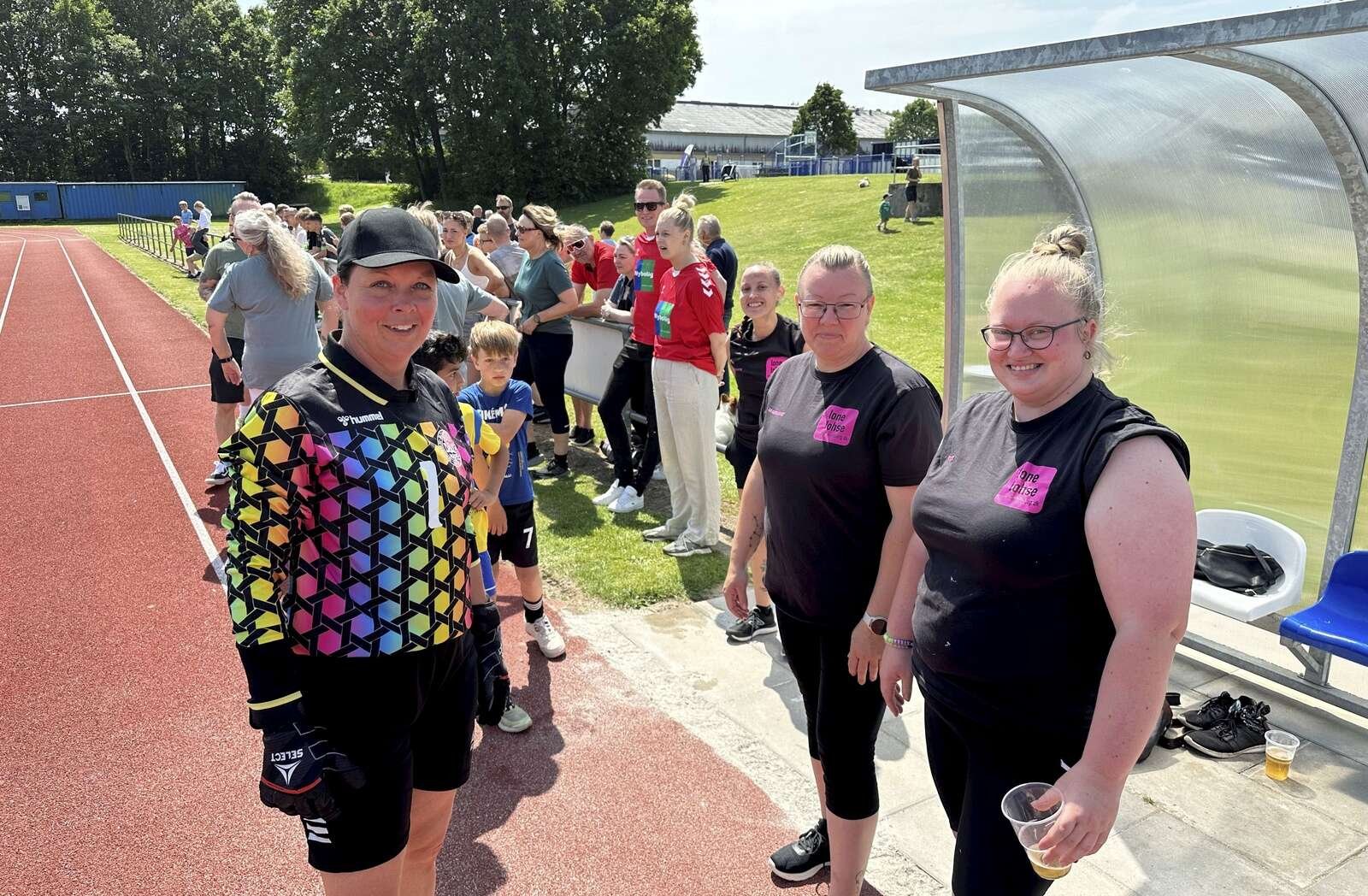 Lone Lohse, der stadig er aktiv målmand i Mønsted IF, var en sikker skanse i målet, og selv om hun også stillede et hold fra sit eget malerfirma, delte hun ingen gratis gaver ud, da disse to medarbejdere skulle sparke.