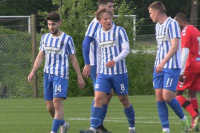 Steen Voller (i.m.) drager til USA denne sommer, hvor han skal gå på college i de kommende fire år - og spille en masse fodbold på skolens fodboldhold.