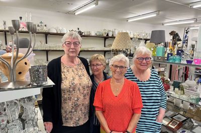 4 af de 29 frivillige i Sunds Genbrug er set fra venstre: Ida Pedersen, Ellen Christensen, Selma Nielsen og Edel Willemann.