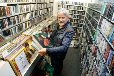 Over 200 LP'er, 40 singler og 4 flyttekasser med cd'er - hovedparten med Freddy Breck - var der blandt andet i Inger Rasmussens samling, som Gert Henning Rasmussen og hans fem søskende arvede, da moren døde sidste år.