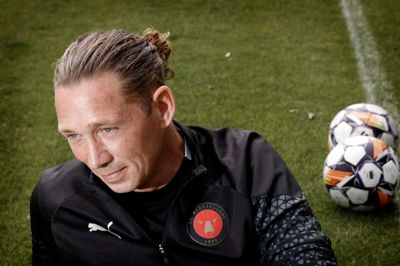 Steen Gravgaard Ladefoged mistede sin storebror for fire år siden. Tabet blev en ekstra motivationsfaktor for cheftræneren, som nu jagter sportslige drømme og høje ambitioner med FC Midtjylland Kvindefodbold.