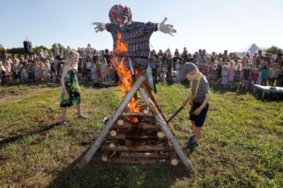 Traditionen tro, vil der også være et børnebål ved Fuglsang Sø, som tændes allerede klokken 17.45.