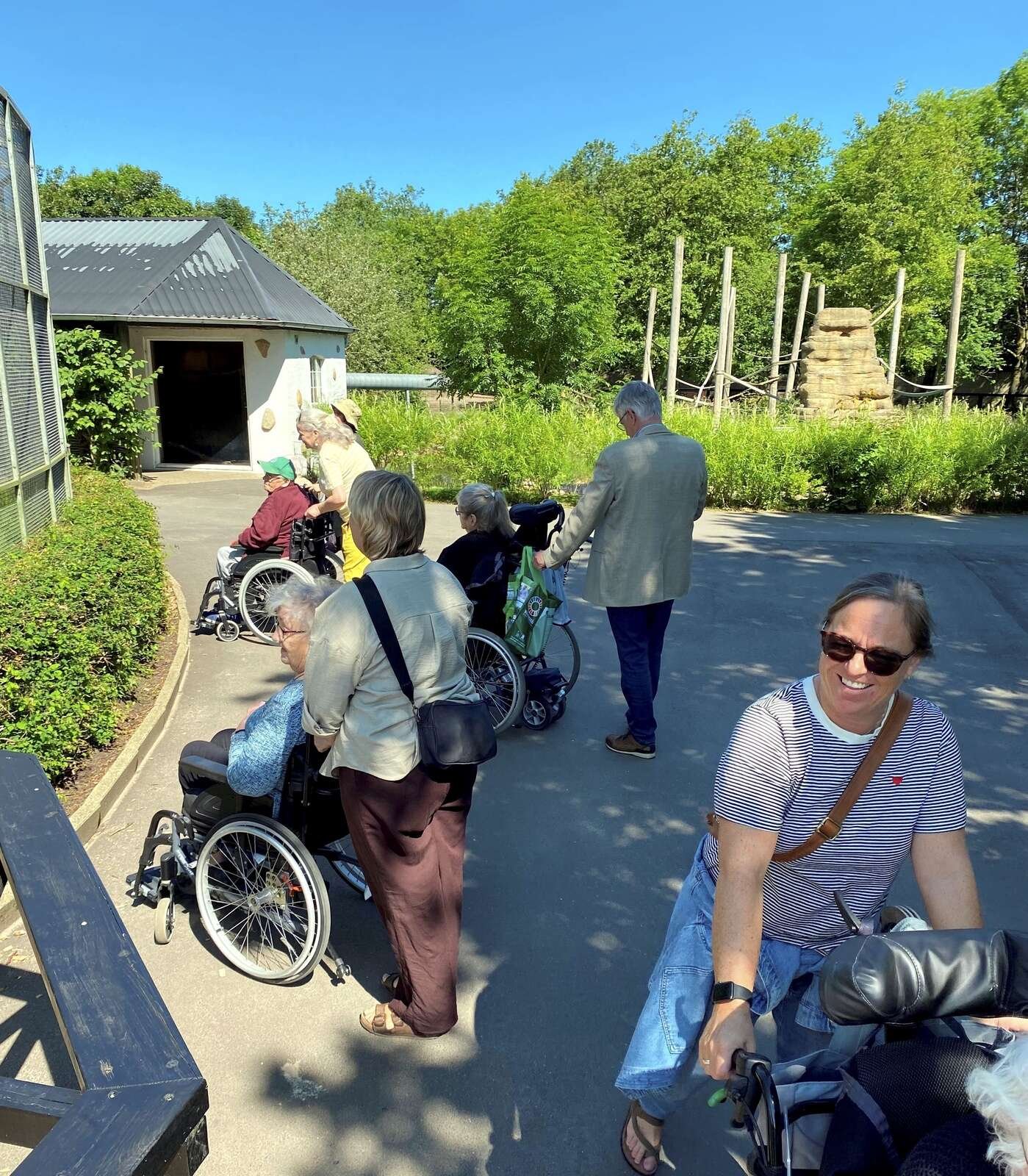 Flere af beboerne havde aldrig før været i zoologisk have, så det blev en stor oplevelse, da turen gik Haunstrup og Jyllands Park Zoo. Privatfoto