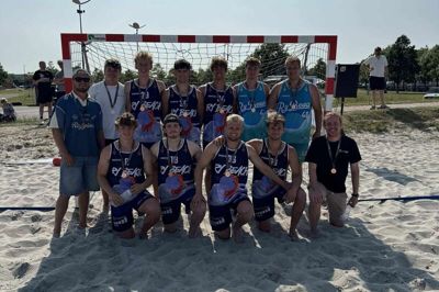 DM-bronzevinderne fra Ry Beach: Stående række fra venstre mod højre: Christian Lyng Bjerre (træner) Mikkel Scaglione, Anton Villemoes Larsen, Rasmus Brauer Sørensen, Simon Petersen, Casper Hebsgaard Mortensen, Emil Strømgaard Siddende fra venstre mod højre William Lyng Bjerre, Jakob Loft, Victor Saarup, Sigurd Glud Nielsen og Claus Pilgaard Christensen (træner).