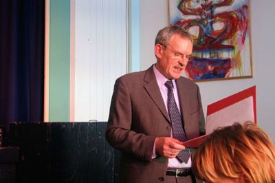 Jørgen Højland er død, 82 år. Han var i godt 20 år rektor for Th. Langs Seminarium og Th. Langs hf-kursus. Her holder han tale ved sin afsked fra Th. Langs i 2005. Privatfoto