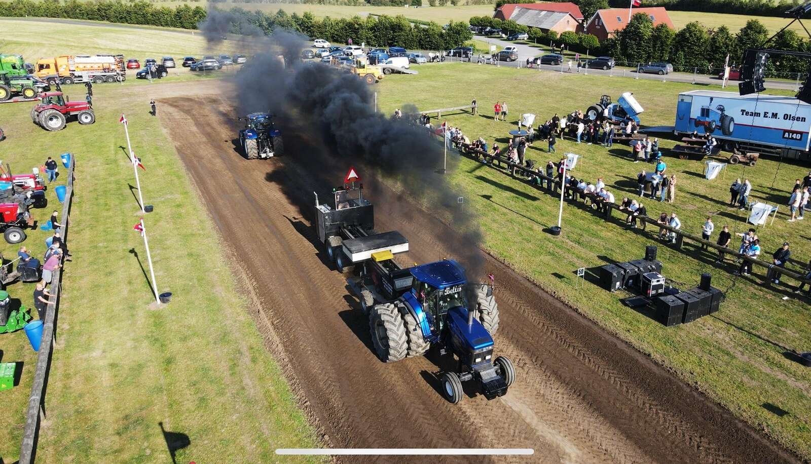 Traktortræk i Lånum den 20. juni 2025 trak 65 deltagere og op mod 2800 tilskuere. Privatfoto