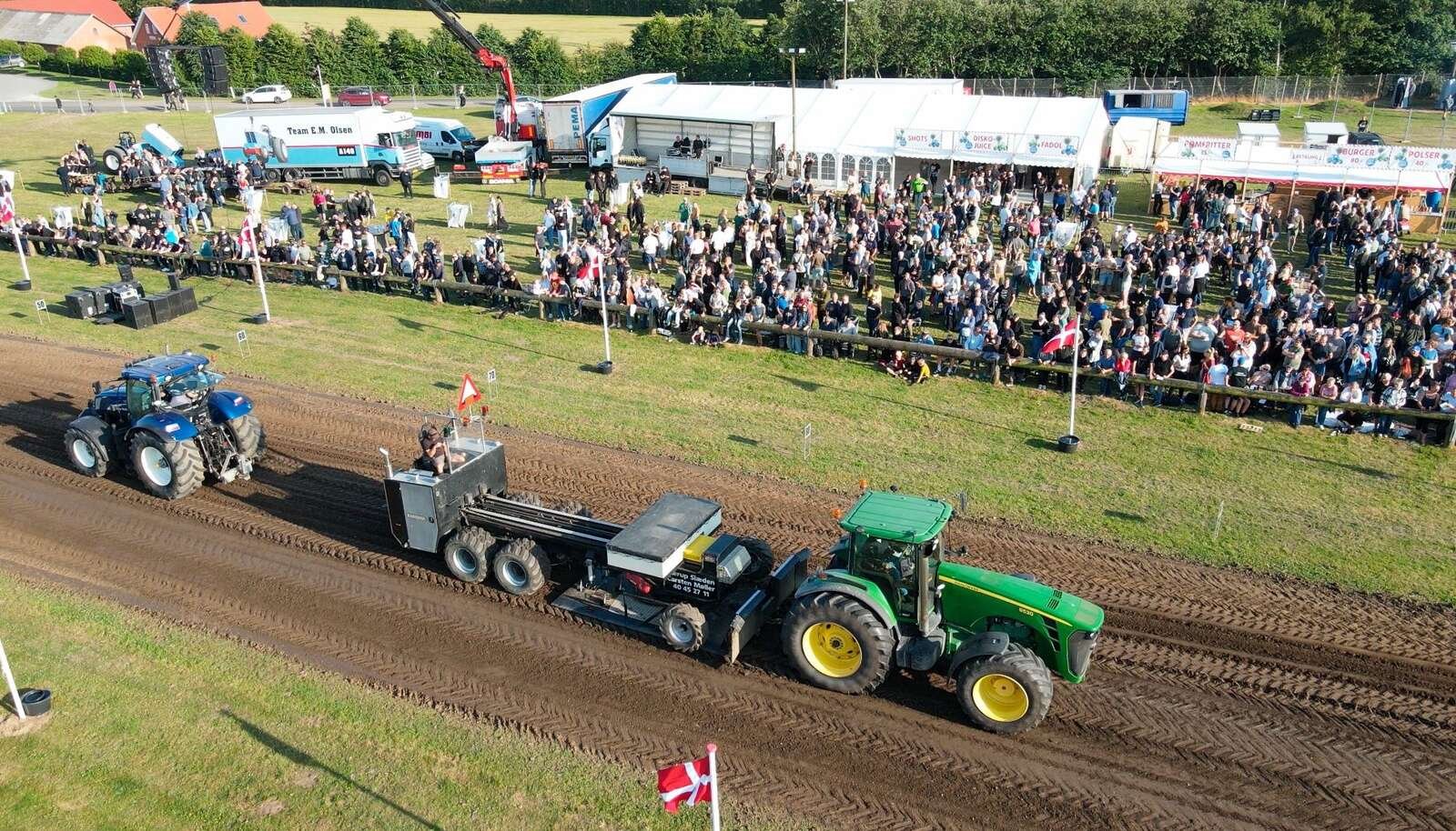 Traktortræk i Lånum den 20. juni 2025 trak 65 deltagere og op mod 2800 tilskuere. Privatfoto