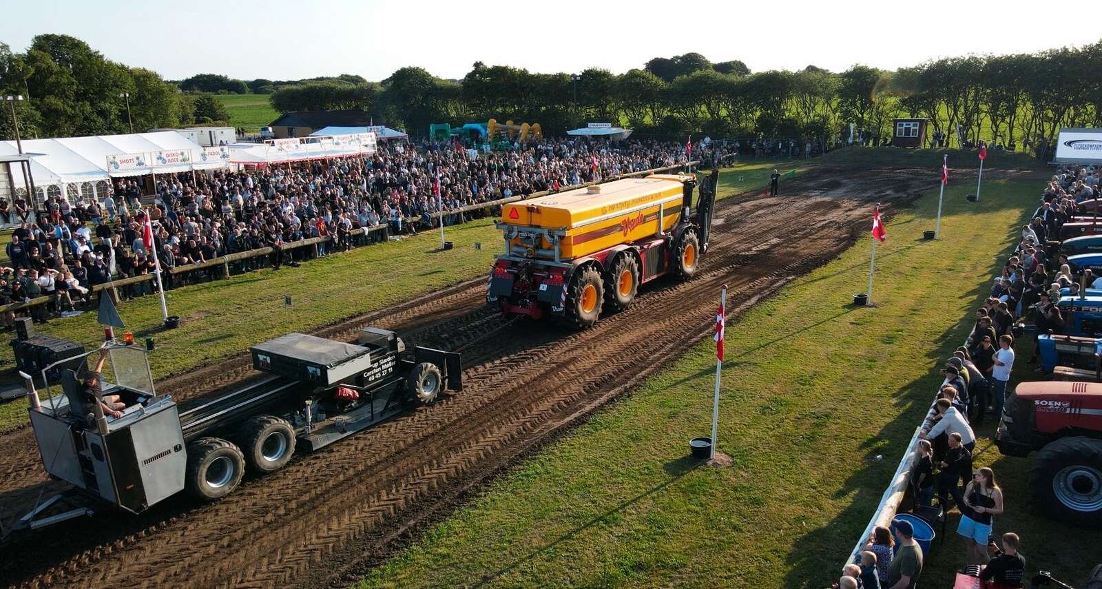 Traktortræk i Lånum den 20. juni 2025 trak 65 deltagere og op mod 2800 tilskuere. Privatfoto