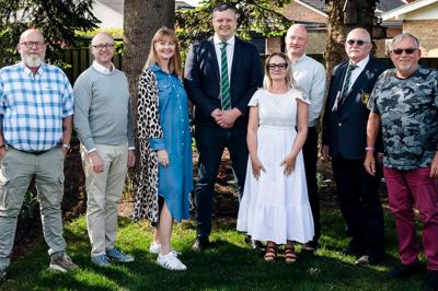 Konservative i Herning har otte kandidater klar. Det er fra venstre mod højre: Lars Lie, Michael Hillebrandt, Mette Guldberg, Gorm Hoff Lauridsen, Jannie Munk Grønbek, Jens Damsbo Kjærsgaard, Johannes Byskov Madsen og Karl Højhus Jeppesen.
