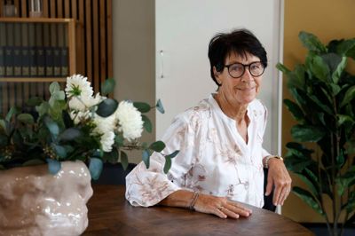 I det nye DR-program »Hotel Romantik« er 74-årige Inger Bisgaard på jagt efter den store kærlighed, men om det lykkes hende at finde den, må vi vente med at se, til programrækken med de otte afsnit er færdig.
