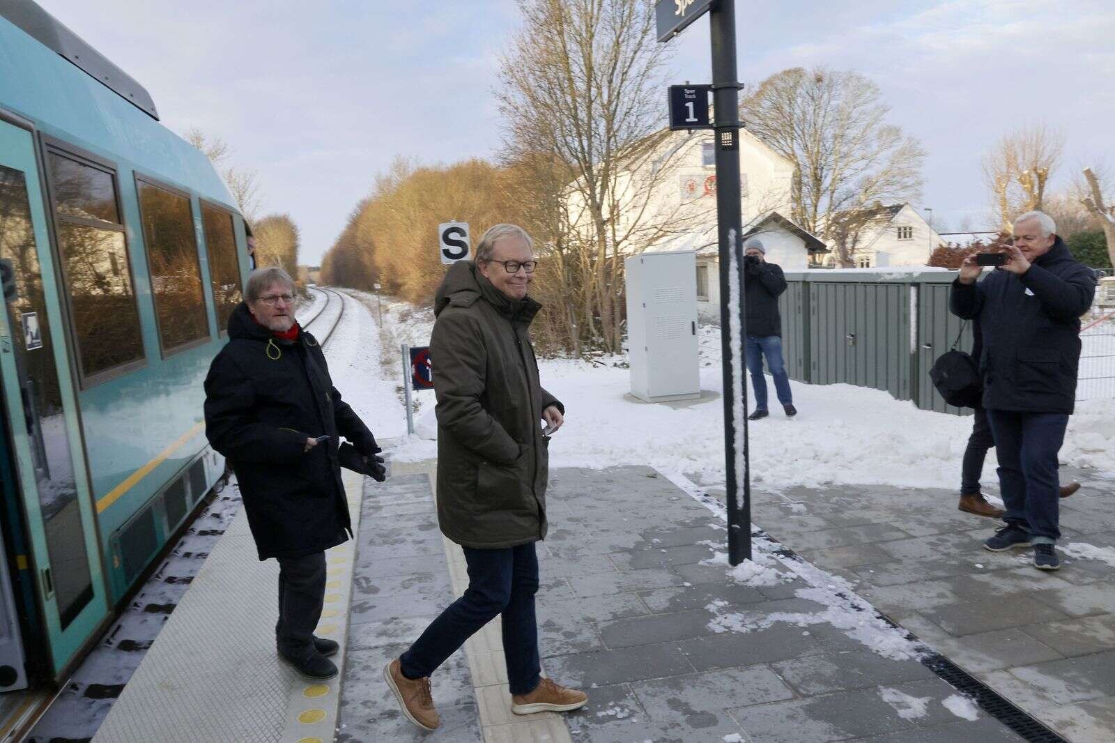 Klokken 10.12 steg borgmester Ulrik Wilbek af toget fra Viborg ...Foto: Lindy Jørgensen