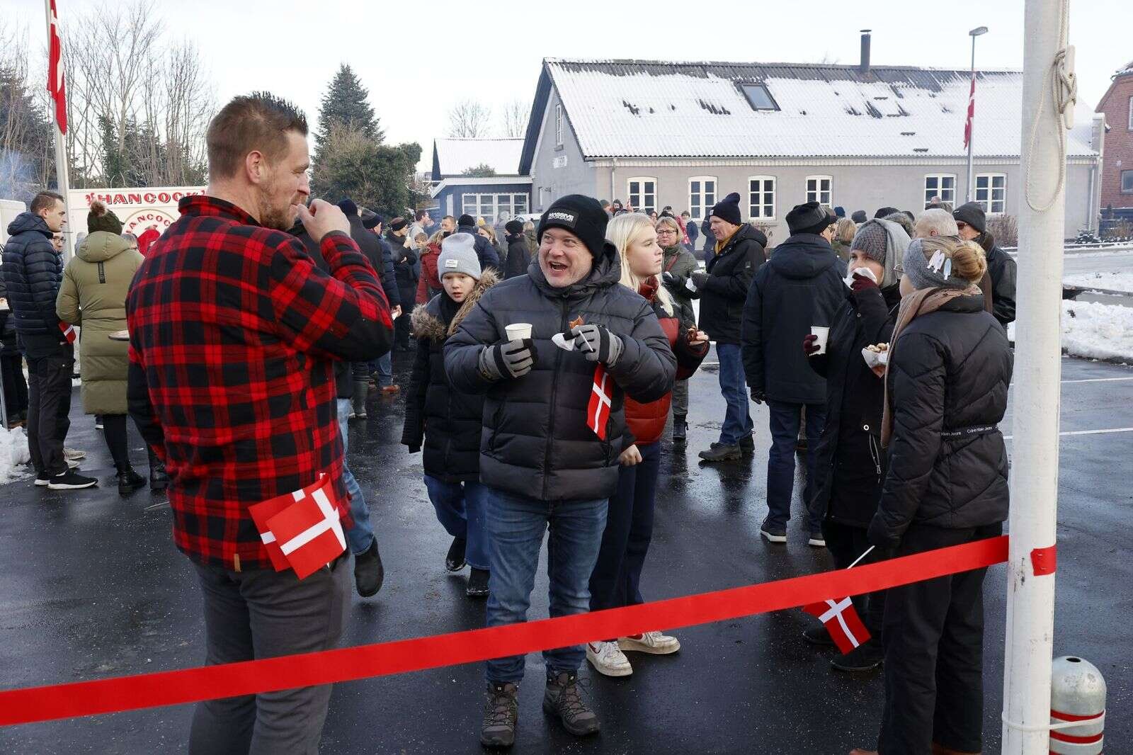 Masser af mennesker fra Sparkær var samlet til festen. Foto: Lindy Jørgensen