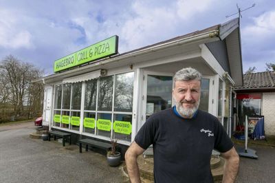 Torsdag åbnede 53-årige Hussein Yussef fra Holstebro Hagebro Grill & Pizza, der er det tredje initiativ på kort tid, der har været med til at skabe nyt liv på det lille og hensygnende forretningstorv ved tanken i Hagebro. Foto: Steen Don