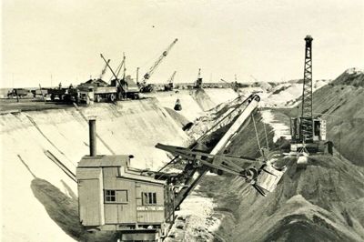 En dampgraver på Østerheden, da et brunkulseventyr 1946-1960 forandrede Sdr. Resen. Arkivfoto: Fjends Egnshistoriske Forening