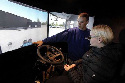 Der er for eksempel mulighed for at prøve en virtuel tur i en lastbilsimulator, når Viborg Kommune inviterer 2500 unge mennesker til erhvervs- og karrieremesse på forskellige adresser. Arkivfoto: Lindy Jørgensen