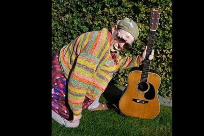 Gitte Brohus kombinerer komik med musik, når hun optræder både til private fester og i foreningssammenhænge. Pressefoto