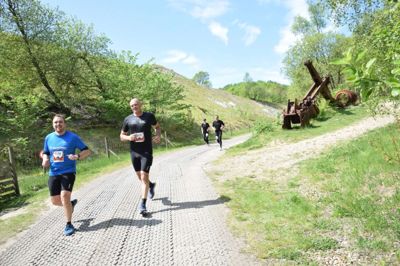 Kalkmineløbet, der bringer over 3000 motionsløbere igennem både Mønsted og Daugbjerg Kalkgruber, afvikles i 2026 lørdag den 30. maj og ikke som normalt på Kristi himmelfartsdag, da den i år falder på en dato, før flagermusene er vågnet fra deres vintersøvn.