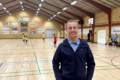 Søren Jespersen er oprindeligt fra Fly, men har længe været i Vridsted, hvor han nu bor på sin fjerde adresse. Den 53-årige tømrer glæder sig til at komme »hjem« for at blive halinspektør efter at have turneret landet rundt med sit arbejde.