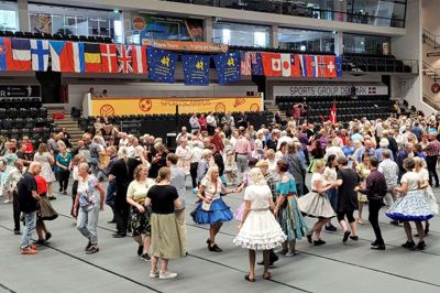 Gulvet var tætpakket weekenden igennem, da over 1000 dansere fra hele verden mødtes til European and Danish Square Dance Convention 2024. Privatfoto