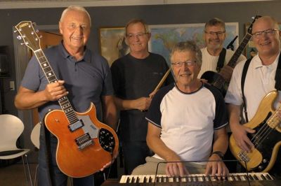 »Kun For Sjov« trakterer rent musikalsk med lidt af hvert, og der er en god chance for, at de lystige spillemænd fra Vestfjends kender en stor del af publikum, når de tirsdag den 26. november vender tilbage til Fjandbohus for at underholde gæsterne i Iglsø Ældreklub. Arkivfoto