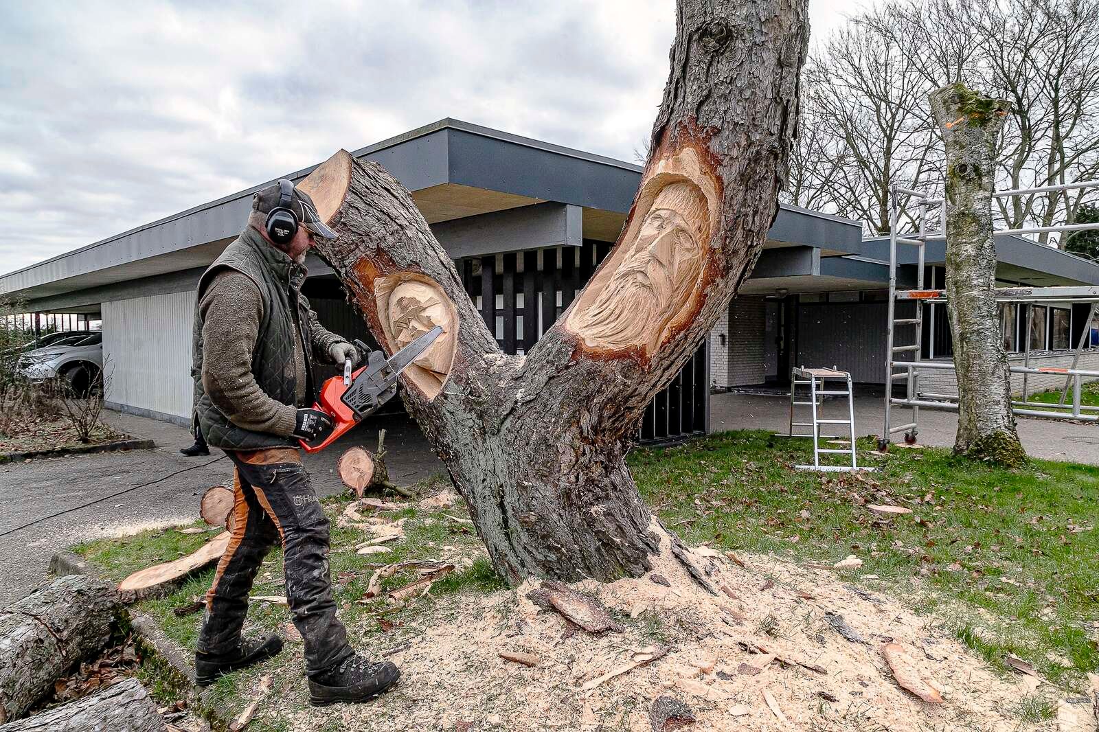 Portrætterne skal symbolisere lægehusets patienter.