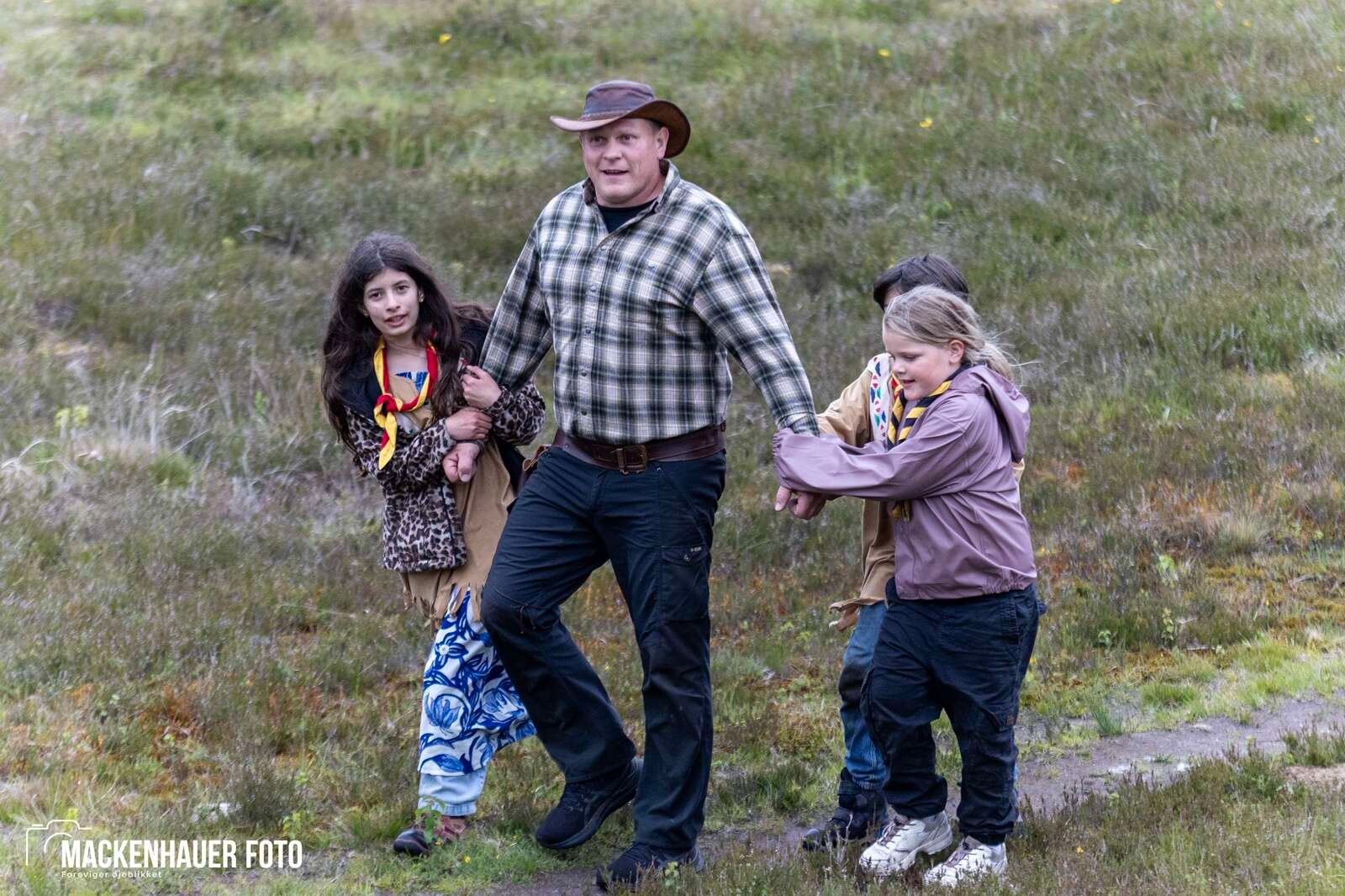 Jens Langkniv Gruppen i Sparkær inviterede resten af De Gule Spejdere i Danmark på indianerlejr ved Birkesø i kristi himmelfartsferien. Foto: Jacob Mackenhauer