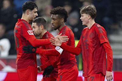 Jonathan Asp Jensen (t.h.) har fået én officiel førsteholdskamp for Bayern München. Nu skal midtbanetalentet samle seniorerfaring hos Zürich-klubben Grasshoppers.