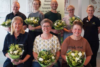 Forrest fra venstre: Helle Endrup Jacobsen, Tranbjerg. Louise Boe Ruby, Tjele. Mirjam Dam Andersen, Vildbjerg. Bagerst fra venstre: Lasse Raphael Jørgensen, Herning. Laura Holt Andersen, Suldrup. Jesper M. Christensen, Skive. Sonja Møller Andersen, Kolding. Underviser og sygeplejerske Susanne Persson.