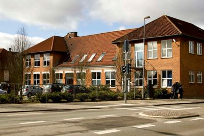 Mølleskolen i Ry er nummer tre på listen over kommunale bygninger i Skanderborg Kommune, når det handler om at have solceller monteret. Nummer et på listen er rådhuset i Skanderborg.