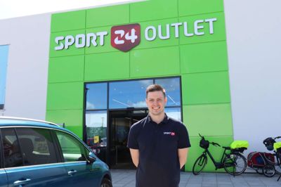 Mads Lajgaard havde en travl første dag i Sport 24's nye outletbutik i det sydlige Ikast.