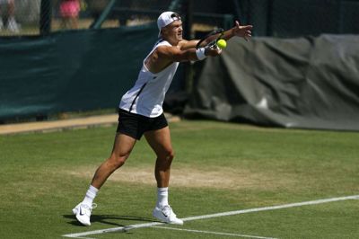 Holger Rune spiller første runde ved Wimbledon mandag. Her ses han på træningsanlægget søndag.