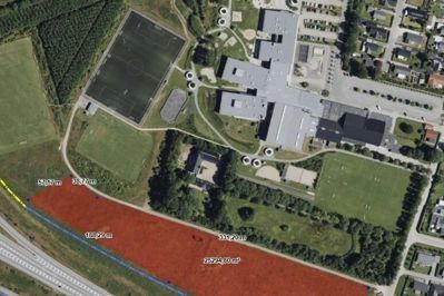 Det er et 2,5 hektar stort areal syd for de eksisterende baner, der skal blive til nye græsbaner i Snejbjerg.