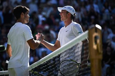 Oliver Tarvet spillede sig gennem tre kampe i kvalifikationen og nåede anden runde i Wimbledon. Her tabte han til sidste års mester, spanieren Carlos Alcaraz.
