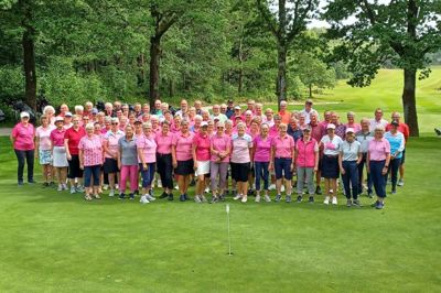 52 damer og 27 herrer deltog i Pink Cup i Trehøje Golfklub.