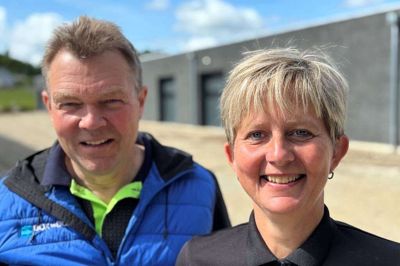 De sidste mange år har Annie Hansen haft styrepinden hos »Box to Box«, og sådan er det stadig. Men Karsten Horup er kommet hjem på fuld tid for at sætte endnu mere i gang i virksomheden.
